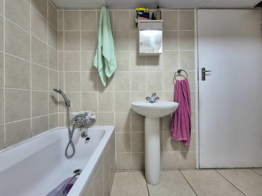 To Let 2 Bedroom Property for Rent in Wynberg Western Cape